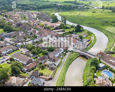 vue aérienne du pont sur la rivière adur à upper beeding dans l'ouest du sussex Banque D'Images