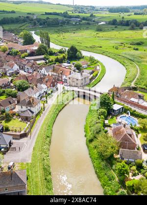 vue aérienne du pont sur la rivière adur à upper beeding dans l'ouest du sussex Banque D'Images