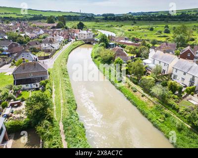 vue aérienne du pont sur la rivière adur à upper beeding dans l'ouest du sussex Banque D'Images