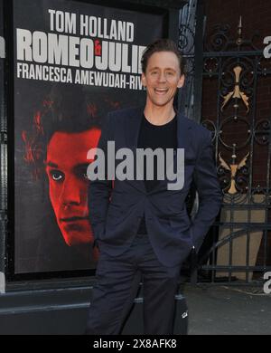 Tom Hiddleston à la soirée presse de la pièce Roméo et Juliette, Duke of York's Theatre, St Martin's Lane, le jeudi 23 mai 2024 à Londres, Angleterre, Royaume-Uni. CAP/CAN ©CAN/Capital Pictures Banque D'Images