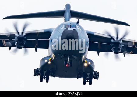 Radom, Pologne - 25 août 2023 : avion de transport Atlas Airbus A400M de l'armée de l'air allemande Luftwaffe. Aviation et avions militaires. Banque D'Images