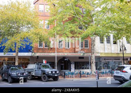 Centre-ville de Tamworth et scène de rue le long de Peel Street, Nouvelle-Galles du Sud, Australie Banque D'Images