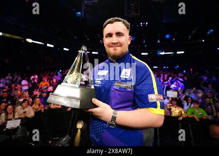 Photo du dossier datée du 23-05-2024 de Luke Littler, qui ne pense pas être le meilleur joueur du monde, bien qu’il soit devenu le plus jeune champion majeur de l’histoire en remportant la premier League dès ses débuts. Date d'émission : vendredi 24 mai 2024. Banque D'Images