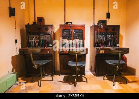 Une salle d'opérateurs de téléphonie de la seconde Guerre mondiale exposée aux Lascaris War Rooms à la Valette, Malte Banque D'Images