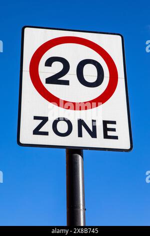 Gros plan d'une zone de 20 km/h au Royaume-Uni. Banque D'Images