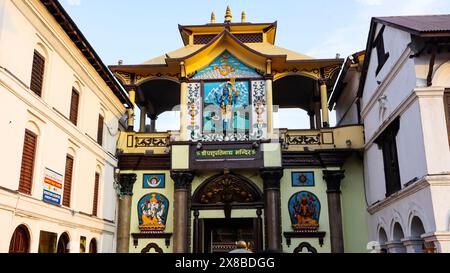 Entrée principale du temple Pashupatinath, il est dédié au Seigneur Shiva, l'existence du temple enregistrée au début de 400 EC Katmandou, Népal. Banque D'Images