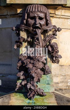 Stratford-upon-Avon, Royaume-Uni - 12 février 2024 : détail sculpté du monument Gower à Stratford-upon-Avon, Royaume-Uni, dédié à William Shakespeare A. Banque D'Images