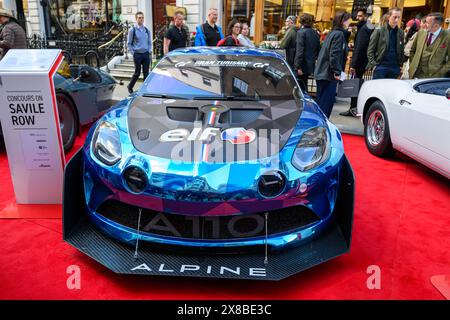 Londres, Royaume-Uni, le 23 mai 2024, le concours sur Savile Row a eu lieu du 22 au 23 mai 2024 C'est là que les voitures rencontrent les costumes. Une collaboration entre les tailleurs et le monde automobile pour célébrer l'artisanat et l'art du Bespoke., Andrew Lalchan Photography/Alamy Live News Banque D'Images