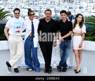 Cannes, France. 24 mai 2024. Cannes, 77e Festival de Cannes 2024 Photocall film: "L'amour Ouf" sur la photo : Malik Frikah, Gilles Lellouche, Adèle Exarchopoulos, Mallory Wanecque, François crédit civil : Agence photo indépendante/Alamy Live News Banque D'Images