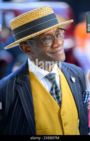 Londres, Royaume-Uni, le 23 mai 2024, le concours sur Savile Row a eu lieu du 22 au 23 mai 2024 C'est là que les voitures rencontrent les costumes. Une collaboration entre les tailleurs et le monde automobile pour célébrer l'artisanat et l'art du Bespoke., Andrew Lalchan Photography/Alamy Live News Banque D'Images