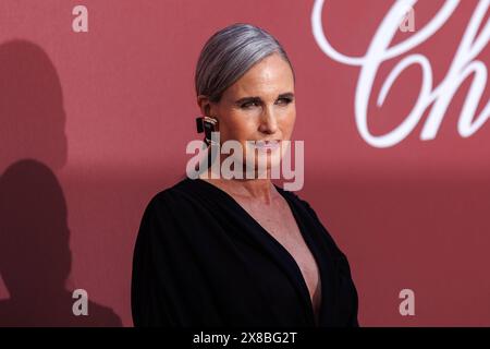 Tapis rouge arrivées - 30. AmfAR Gala Andie MacDowell BEI der 30. AmfAR Gala während der 77. Internationalen Filmfestspiele im Hotel du Cap-Eden-Roc à Antibes AM 22.05.2024. *** Red Carpet Arrivals 30 amfAR Gala Andie MacDowell au Gala amfAR 30 lors du Festival International du film 77 à l'Hôtel du Cap Eden Roc à Antibes le 22 05 2024 Copyright : xEventpressxKochanx Banque D'Images