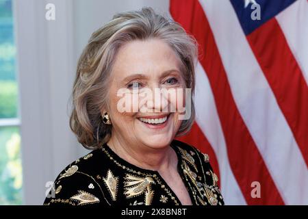 L'ancienne secrétaire d'État américaine Hillary Rodham Clinton est vue dans la salle des libraires de la Maison Blanche à Washington DC, lors du dîner d'État pour la visite officielle du président kenyan William Ruto aux États-Unis le jeudi 23 mai 2024. Crédit : Aaron Schwartz/CNP/MediaPunch Banque D'Images