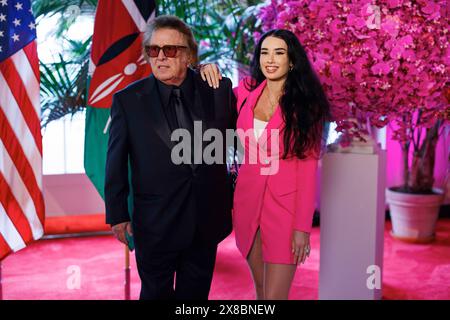 Le chanteur Don McLean et Paris Dunn sont vus dans la salle des libraires de la Maison Blanche à Washington DC, lors du dîner d'État pour la visite officielle du président kenyan William Ruto aux États-Unis le jeudi 23 mai 2024. Crédit : Aaron Schwartz/CNP/MediaPunch Banque D'Images