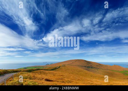 Le col de Coomanaspig, au sommet de la montagne, au-dessus et menant à Portmagee sur le Ring of Kerry, comté de Kerry, Irlande Banque D'Images