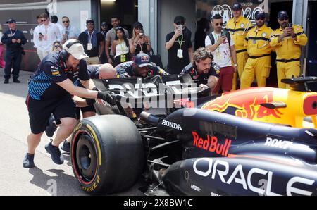 Monaco, France. 24 mai 2024. © PHOTOPQR/NICE MATIN/Jean François Ottonello ; Monaco ; 24/05/2024 ; 81e Grand Prix de Monaco 2024 - Pitlane - Siya Kolisi, rugbyman crédit : MAXPPP/Alamy Live News Banque D'Images