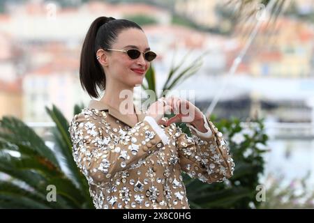 24 mai 2024, Cannes, Côte d'azur, France : CHARLOTTE LE BON pose lors de la photocall 'Niki' au 77e Festival annuel de Cannes au Palais des Festivals de Cannes, France (crédit image : © Mickael Chavet/ZUMA Press Wire) USAGE ÉDITORIAL SEULEMENT! Non destiné à UN USAGE commercial ! Banque D'Images