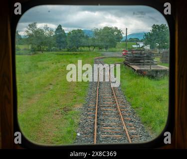 vue à travers la fenêtre d'une vieille locomotive Banque D'Images