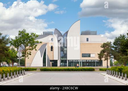 Soissons, France - 09 juin 2020 : la Cité de la musique et de la danse de Soissons est un établissement culturel inauguré en 2015. Le bâtiment, conçu par archite Banque D'Images