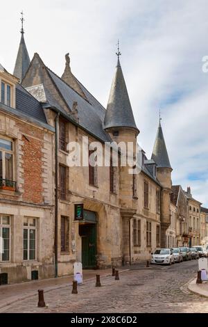 Laon, France - 08 septembre 2020 : la Maison des métiers d'Art est installée dans l'hôtel petit Saint-Vincent. Banque D'Images