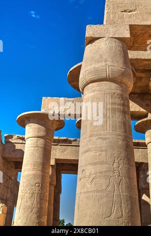 Les reliefs de la colonne, salle hypostyle, le Ramesseum (ou temple funéraire de Ramese II), Luxor, Cisjordanie, vallée du Nil, l'Egypte Banque D'Images