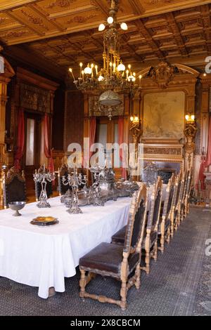 Exposition intérieure du musée du château de Chapultepec, salle à manger du XIXe siècle de l'empereur Maximilien Ier du Mexique. Banque D'Images