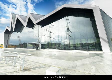 Le Riverside Museum (qui remplace le précédent Glasgow Museum of transport) est un musée situé dans le quartier Yorkhill de Glasgow, en Écosse Banque D'Images