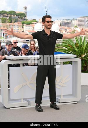 Pierre Niney (in Lacoste) Photocall du film 'le comte de Monte-Cristo' ('le comte de Monte-Cristo') 77e Festival de Cannes 23 mai 2024 crédit:Jacky Godard/Photo12 Banque D'Images