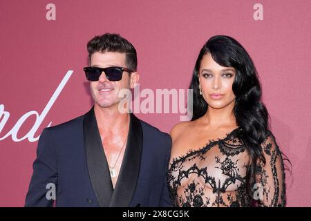 Robin Thicke und April Love Geary BEI der amfAR Gala am 23.05.2024 im Rahmen vom 77. Festival du film à Cannes Banque D'Images