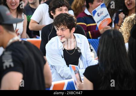 New York, États-Unis. 24 mai 2024. Dylan Minnette de The Wallows dans le spectacle Today de NBC au Rockefeller Plaza, New York, NY, le 24 mai 2024. (Photo par Anthony Behar/Sipa USA) crédit : Sipa USA/Alamy Live News Banque D'Images