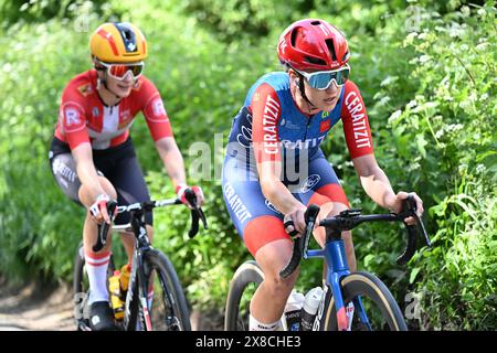 24 mai 2024. Rebecca Koerner (Uno-X Mobility) portera le maillot Queen of the Mountains après avoir remporté un maximum de neuf points dans la compétition lors de l'étape d'aujourd'hui après avoir fait partie de l'échappée principale de la journée aux côtés de Lea Lin Teutenberg (Ceratizit - WNT Pro Cycling Team). Étape 1 de l'UCI Women's WorldTour Ford RideLondon classique à Colchester. Étape de 159 km, qui a commencé à Saffron Walden. Crédit : Peter Goding/Alamy Live News Banque D'Images