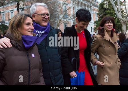 Teresa Ribera, Nicolas Schmit, Elma Saiz et Ana Redondo lors de la manifestation de la Journée internationale de la femme 8M dans le centre-ville le long du Paseo del Prado à Madrid Espagne le 8 mars 2024 Banque D'Images