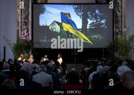 AMSTERDAM - Julia Kochetova lors de la remise des prix World Press photo. C'est l'un des prix les plus prestigieux décernés aux photojournalistes. ANP RAMON VAN FLYMEN pays-bas OUT - belgique OUT Banque D'Images