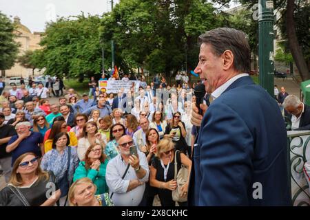 Aversa, Italie, 24 mai 2024. Giuseppe Conte, leader du parti Movimento 5 Stelle, lors d'une réunion politique pour les élections politiques européennes de 2024 et pour les élections du maire d'Aversa. Banque D'Images