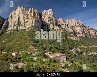 Vue aérienne des falaises de Sant Jeroni dans la montagne de Montserrat (Bages Barcelona Catalogne Espagne) ESP : Vista aérea de los acantilados de Sant Jeroni Banque D'Images