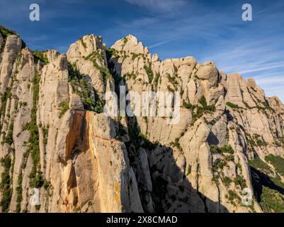 Vue aérienne des falaises de Sant Jeroni dans la montagne de Montserrat (Bages Barcelona Catalogne Espagne) ESP : Vista aérea de los acantilados de Sant Jeroni Banque D'Images