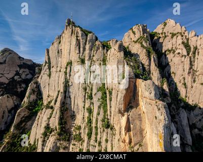 Vue aérienne des falaises de Sant Jeroni dans la montagne de Montserrat (Bages Barcelona Catalogne Espagne) ESP : Vista aérea de los acantilados de Sant Jeroni Banque D'Images