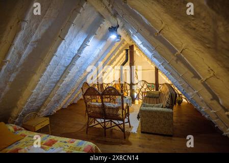 Intérieur de la Barraca de Salvador, un hébergement touristique rural dans des cabanes traditionnelles du delta de l'Èbre (Tarragone, Catalogne, Espagne) Banque D'Images