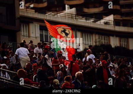 © SPORTPIXPRESS/MAXPPP, Monaco. 24 mai 2024. Les fans DU GRAND PRIX DE MONACO DE FORMULE 1 DE l'équipe Ferrari en stand crédit : MAXPPP/Alamy Live News Banque D'Images