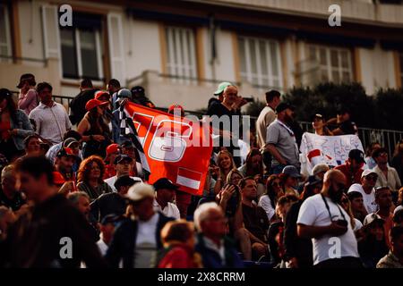 © SPORTPIXPRESS/MAXPPP, Monaco. 24 mai 2024. GRAND PRIX DE MONACO DE FORMULE 1 fans de leclerc (charles) - (ferrari) en stand crédit : MAXPPP/Alamy Live News Banque D'Images