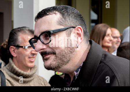 Dogliani, Italie, 24 mai 2024. L'animateur et commentateur italien de la télévision et de la radio Costantino della Gherardesca à la treizième édition du Festival della TV. Crédit : Luca Prestia / Alamy Live News Banque D'Images