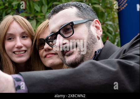 Dogliani, Italie, 24 mai 2024. L'animateur et commentateur italien de la télévision et de la radio Costantino della Gherardesca à la treizième édition du Festival della TV. Crédit : Luca Prestia / Alamy Live News Banque D'Images
