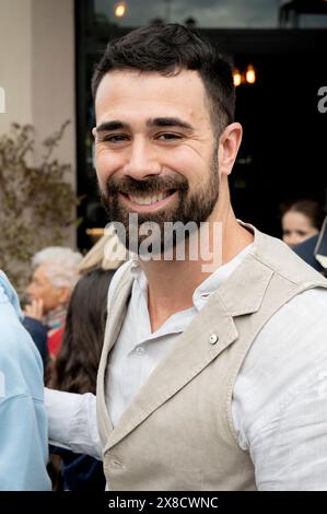 Dogliani, Italie, 24 mai 2024. Le chef et présentateur de télévision Roberto Valbuzzi tout en participant à la treizième édition du Festival della TV. Crédit : Luca Prestia / Alamy Live News Banque D'Images