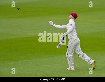 NORTHAMPTON, ROYAUME-UNI. 24 mai 2024. Lewis McManus du Northamptonshire lors du match de la division deux du Championnat Vitality County entre le Northamptonshire et le Yorkshire le 24 mai au County Ground de Northampton, Angleterre crédit : PATRICK ANTHONISZ/Alamy Live News Banque D'Images