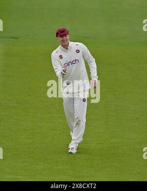 NORTHAMPTON, ROYAUME-UNI. 24 mai 2024. George Bartlett du Northamptonshire lors du match de la division deux du Championnat Vitality County entre le Northamptonshire et le Yorkshire le 24 mai au County Ground de Northampton, Angleterre crédit : PATRICK ANTHONISZ/Alamy Live News Banque D'Images