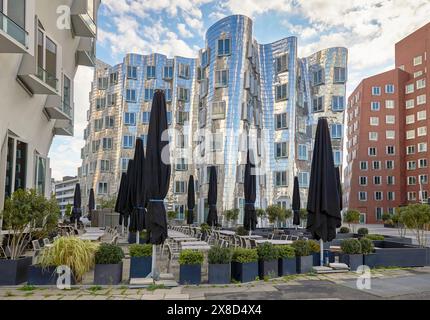 Vue sur les célèbres bâtiments Frank Gehry dans le port de Dusseldorf, Allemagne Banque D'Images