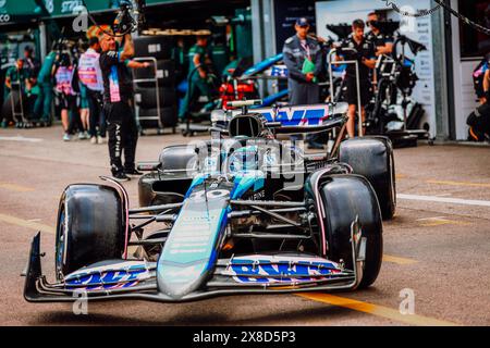 © SPORTPIXPRESS/MAXPPP, Monaco. 24 mai 2024. FORMULE 1 GRAND PRIX DE MONACO Gasly (pierre) - (alpin) quitte le pitlane avant la séance d'essais libres 1 crédit : MAXPPP/Alamy Live News Banque D'Images