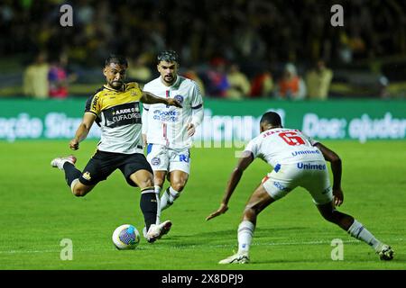 Criciuma, Brésil. 23 mai 2024. Ronald de Criciuma, lors du match entre Criciuma et Bahia, pour la deuxième étape de la troisième phase de la Coupe du Brésil 2024, au stade Heriberto Hulse, à Criciuma le 23 mai. Photo : Heuler Andrey/DiaEsportivo/Alamy Live News crédit : DiaEsportivo/Alamy Live News Banque D'Images