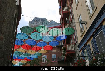 Parapluies sur Rue du Cul-de-sac, Québec, Canada Banque D'Images