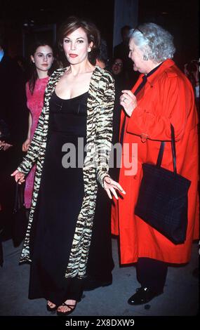 MAR. 25, 1999 - K15178WW 25/03/99.''UNE MARCHE SUR LA LUNE'' PREMIÈRE. AU DGA THEATRE DE NYC..DIANE LANE ET ANNA PAQUIN. WALTER WEISSMAN/ 1999(crédit image : © WALTER WEISSMAN/ZUMA Wire) USAGE ÉDITORIAL SEULEMENT! Non destiné à UN USAGE commercial ! Banque D'Images