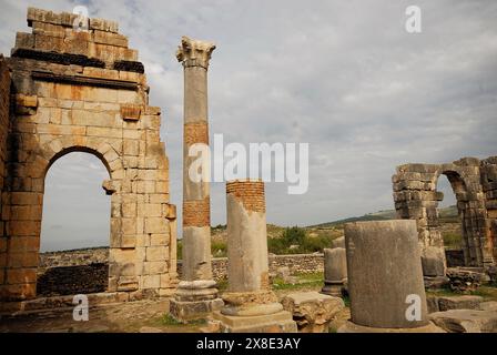 Vieille ville romaine de Volubilis, près de Meknès, Maroc Banque D'Images